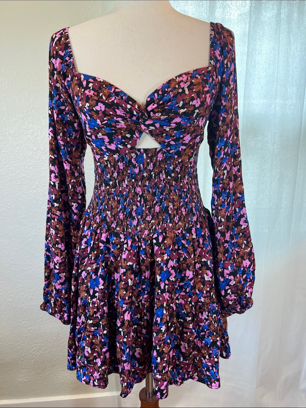 saltwater LUXE Daliana Long-Sleeve Floral Twist Front Mini Dress. Size S. NWT
